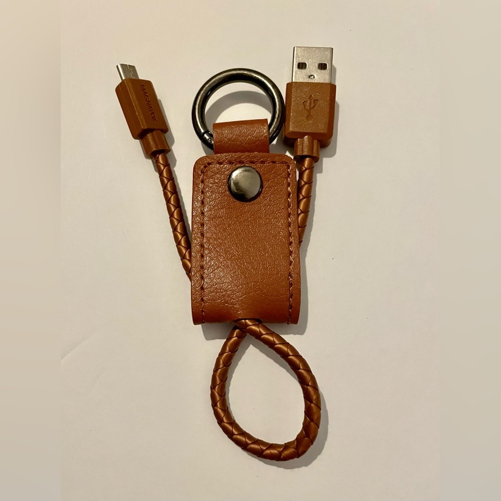 ❌Must Bundle❌🔌 Charger/USB Keychain NWT -Brown - Picture 4 of 6
